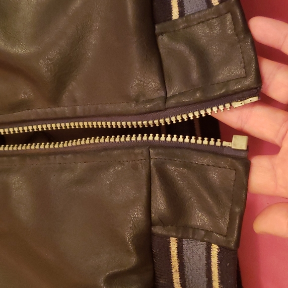 Avirex Leather Jacket Vintage size 3T ( kids) - Picture 10 of 11